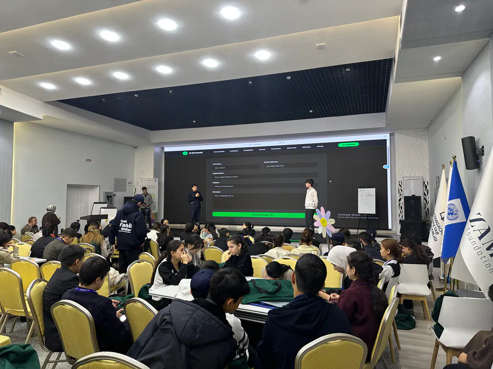 Young Green Ambassadors presenting their green startup projects.