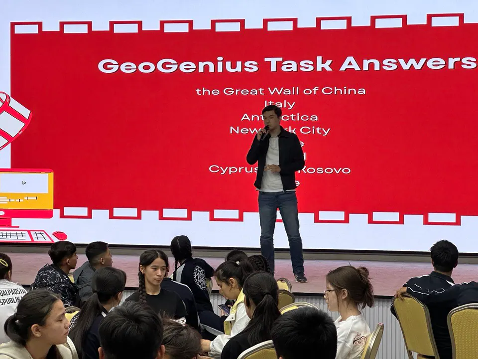 Speaking to the finalists as the founder.