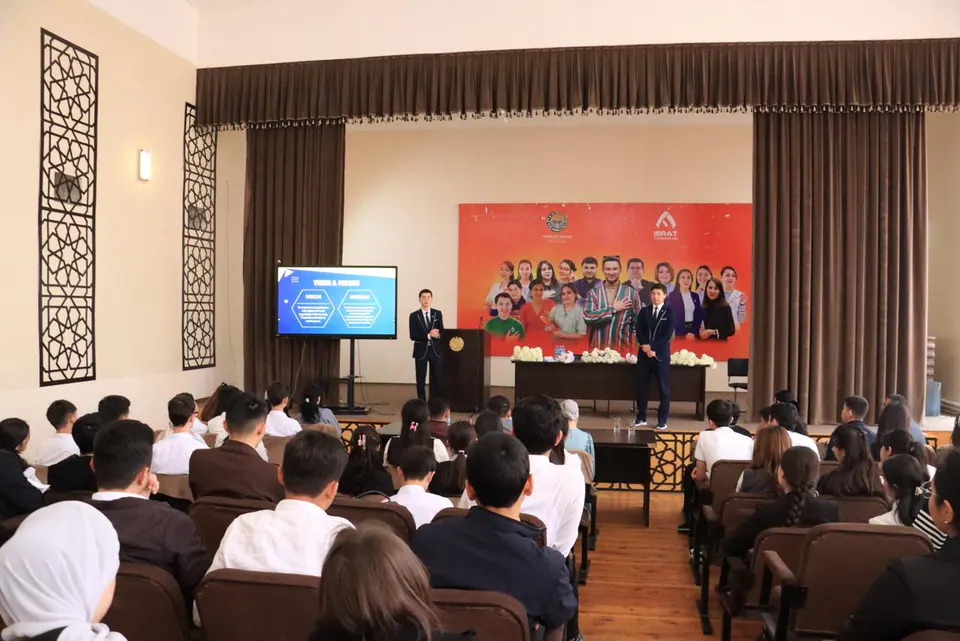 A full hall at one of our introduction sessions.