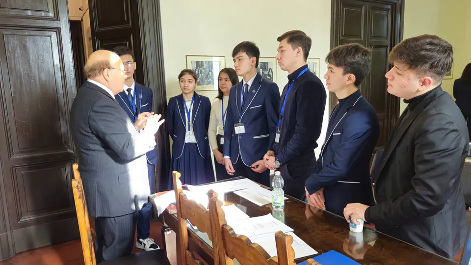 Talking with Ambassador Emilio Iodice after his lecture.