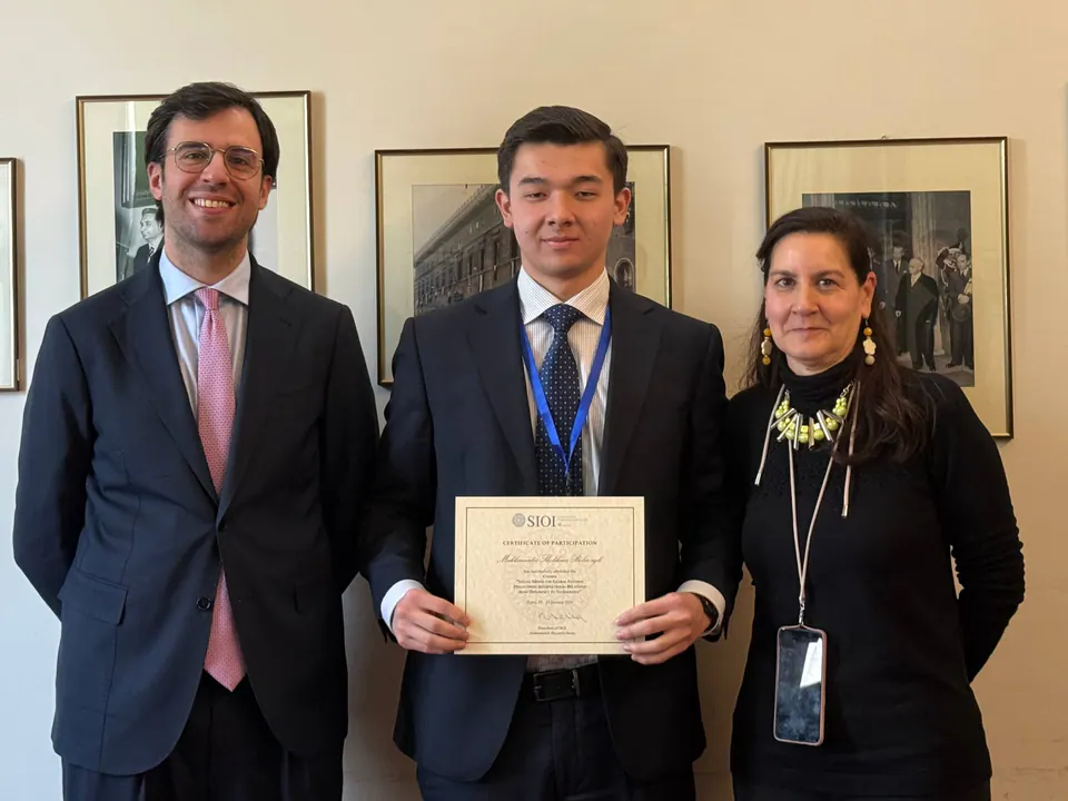 Receiving my certificate at SIOI.